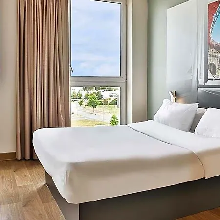 فندق B&B Hotel Les Herbiers 2*