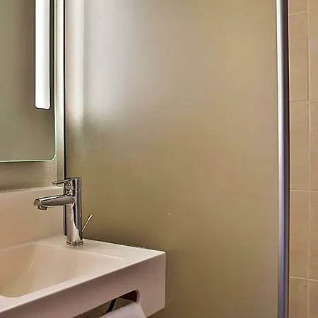 B&B Hotel Les Herbiers Hotel 2*