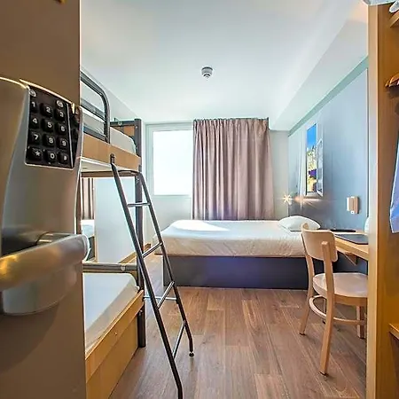 B&B Hotel Les Herbiers فندق 2*