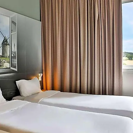 فندق B&B Hotel Les Herbiers 2*