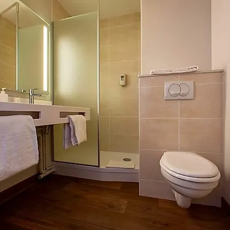 B&B Hotel Les Herbiers فندق 2*