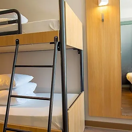 B&B Hotel Les Herbiers 2*